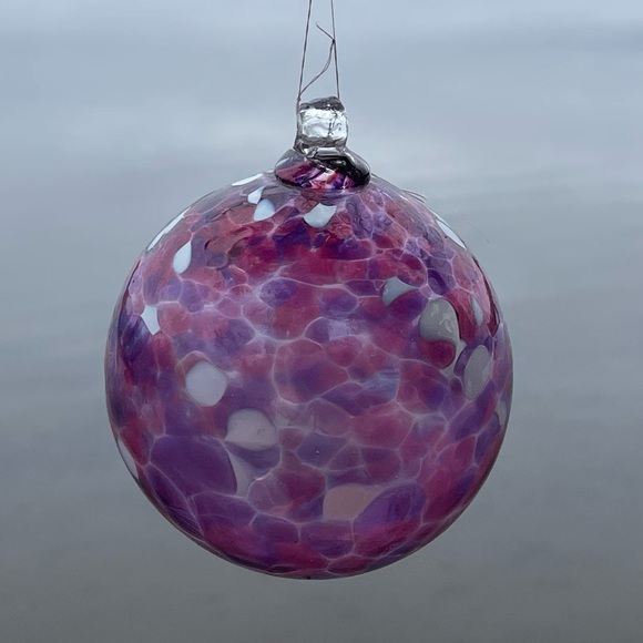 Pink, Purple, and White Speckled Art Glass Friendship Ball Ornament - Picture 11 of 12